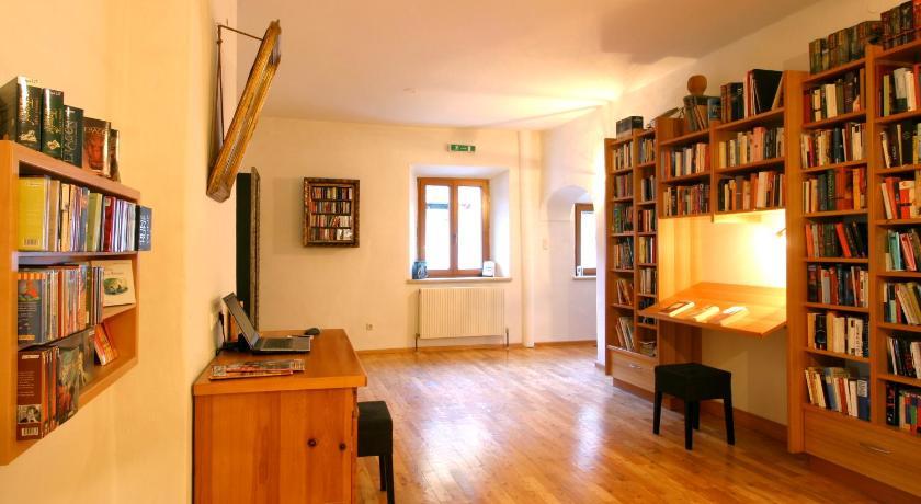 Spiele- Und Buchhotel Tschitscher Nikolsdorf Zewnętrze zdjęcie