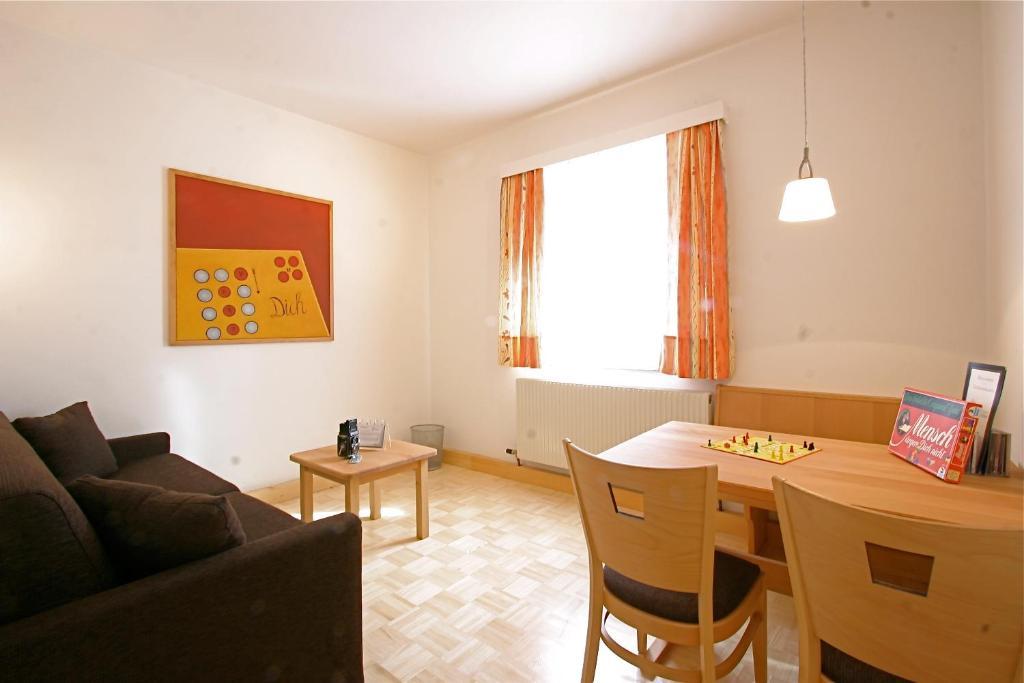 Spiele- Und Buchhotel Tschitscher Nikolsdorf Pokój zdjęcie
