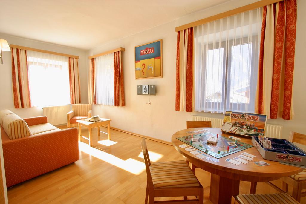 Spiele- Und Buchhotel Tschitscher Nikolsdorf Zewnętrze zdjęcie