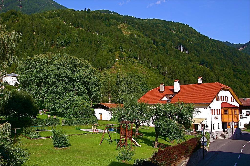Spiele- Und Buchhotel Tschitscher Nikolsdorf Zewnętrze zdjęcie