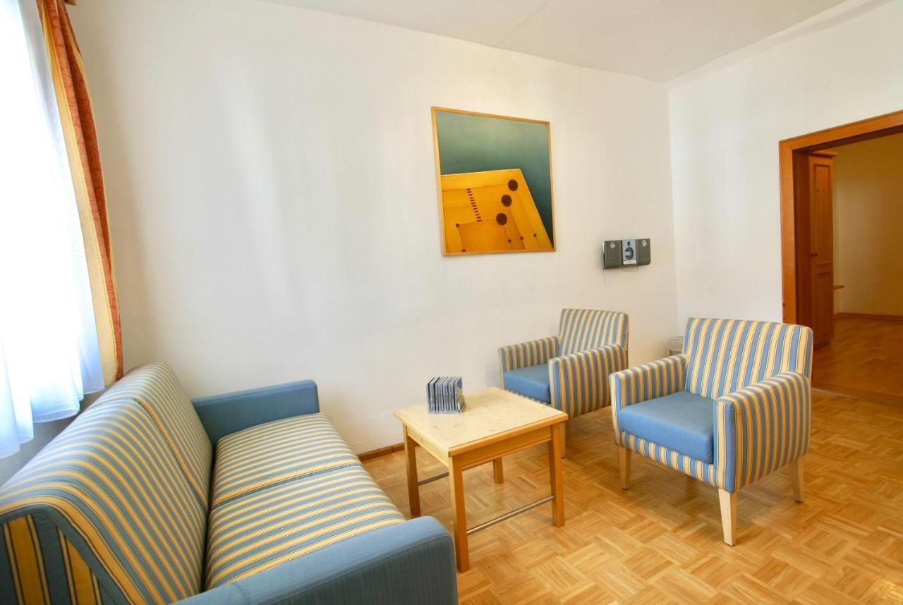 Spiele- Und Buchhotel Tschitscher Nikolsdorf Zewnętrze zdjęcie